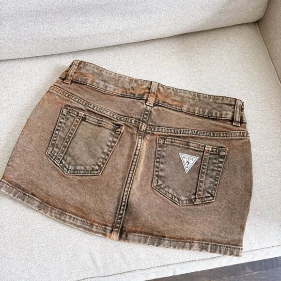 99% NEW GUESS MINI SKIRT, SIZE S - Picture 5 of 8